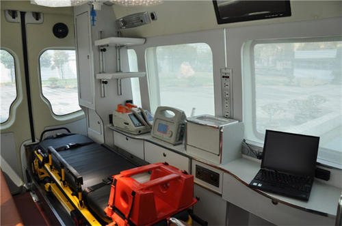 平陆县救护车内部